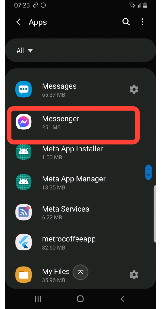   Posuňte zobrazenie nadol a kliknite na Messenger